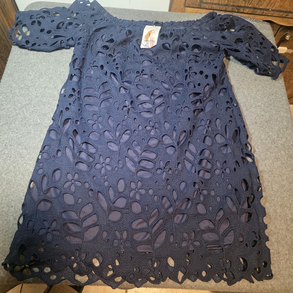 navy blue off-shoulder dress featuring an intricate floral laser-cut  Xl K2